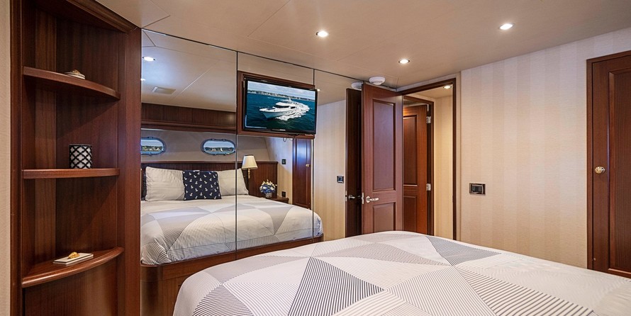 Neptunus 58 flybridge motoryacht