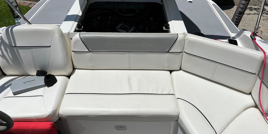 Bayliner 197 Deck Boat
