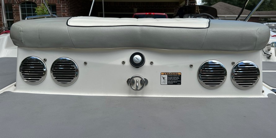 Bayliner 197 Deck Boat