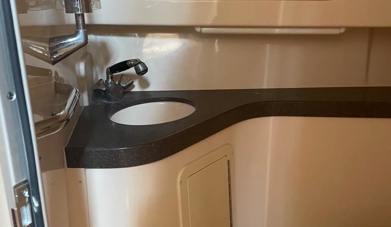 Grady-White Express 330