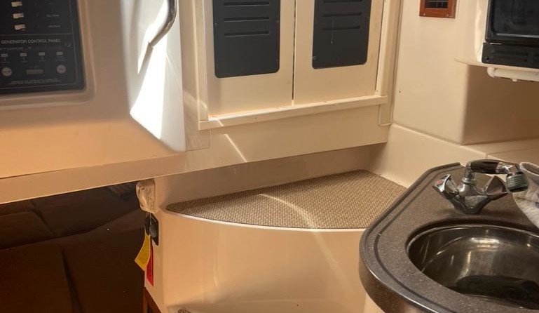 Grady-White Express 330