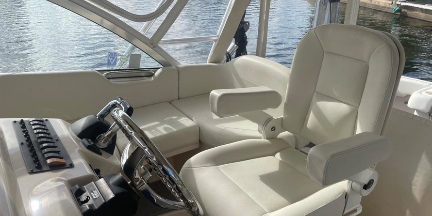 Grady-White Express 330