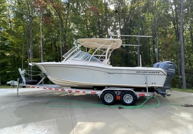 Grady-White Freedom 255