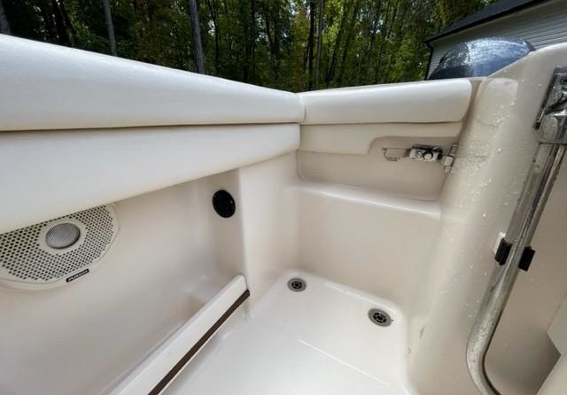 Grady-White Freedom 255