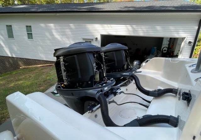 Grady-White Freedom 255