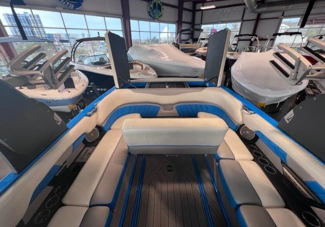 Malibu Wakesetter 25 LSV
