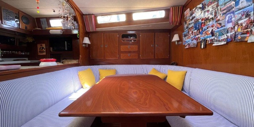 Amel Super Maramu 2000