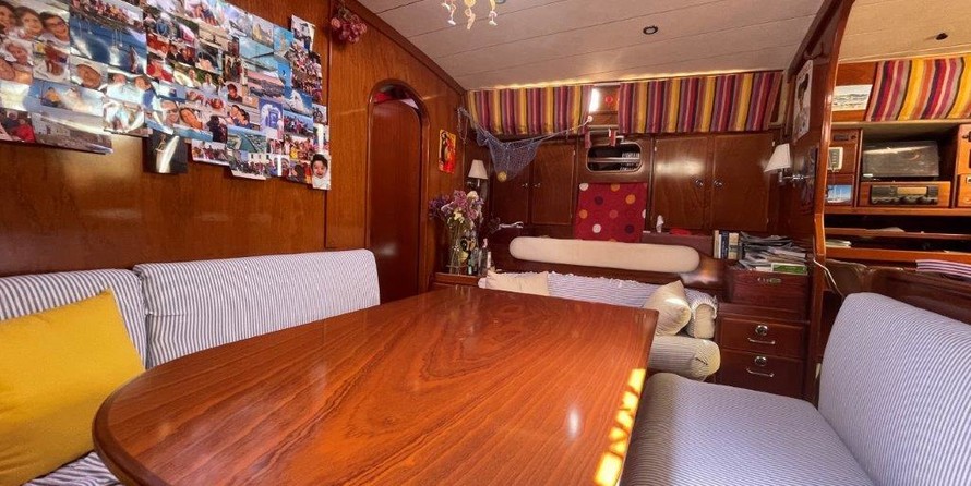 Amel Super Maramu 2000