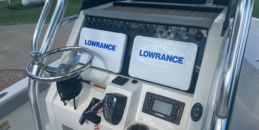 Ranger boats 2400 bay