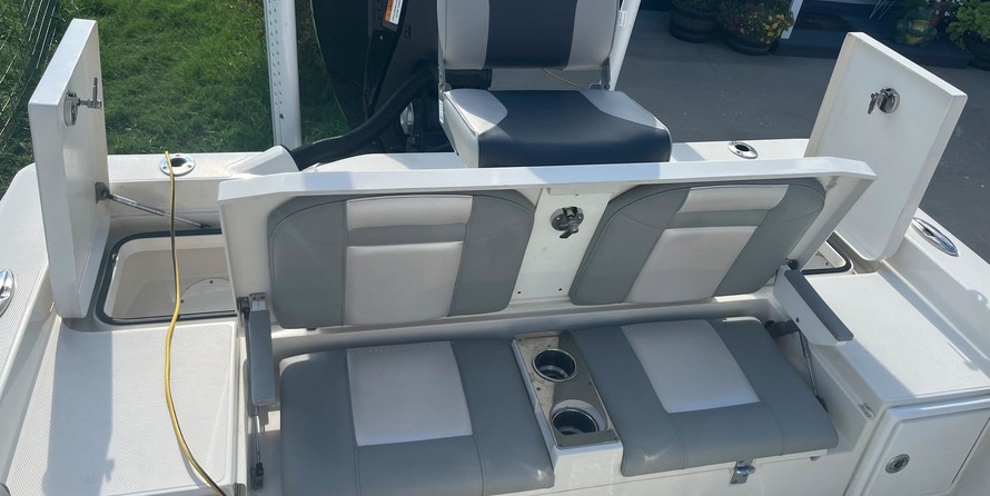 Ranger boats 2400 bay