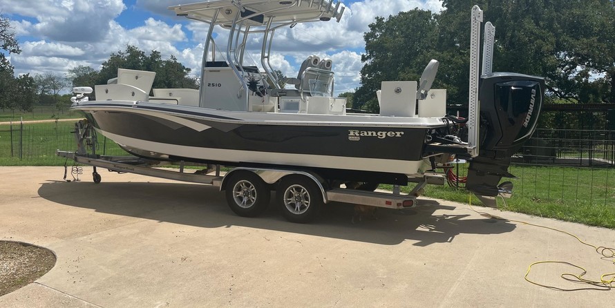 Ranger boats 2400 bay