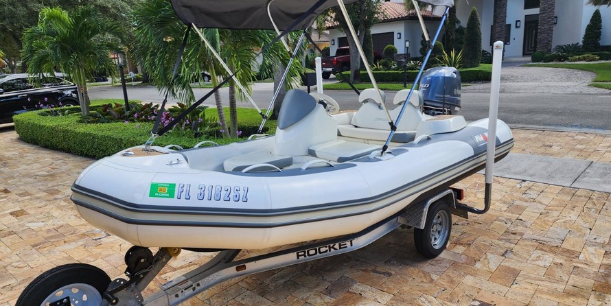 Avon Seasport 400 Deluxe