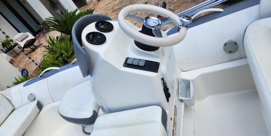 Avon Seasport 400 Deluxe