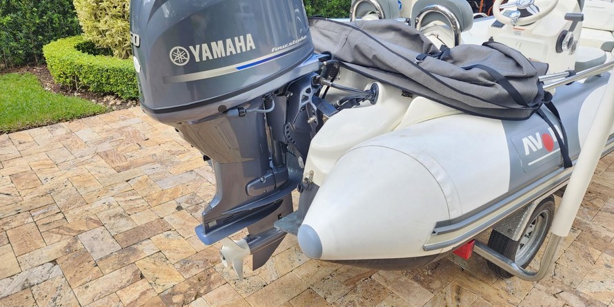 Avon Seasport 400 Deluxe