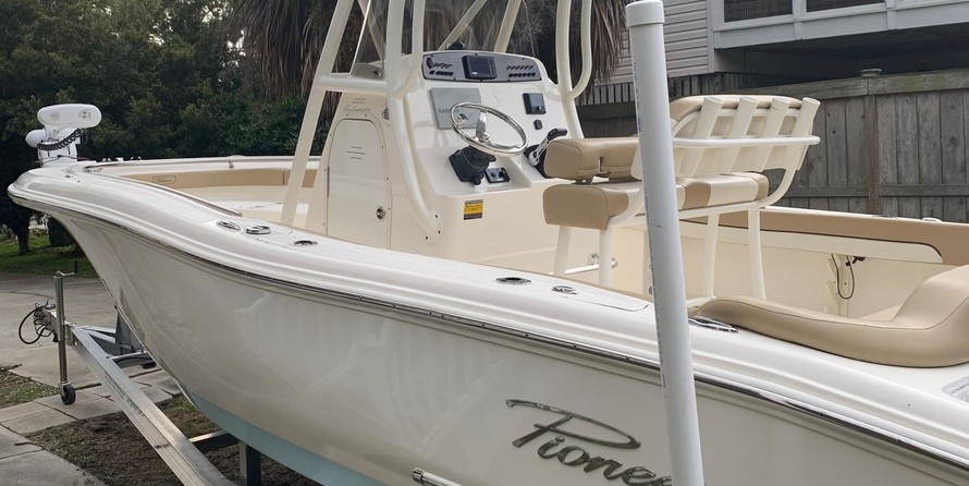 Pioneer 222 sport fish