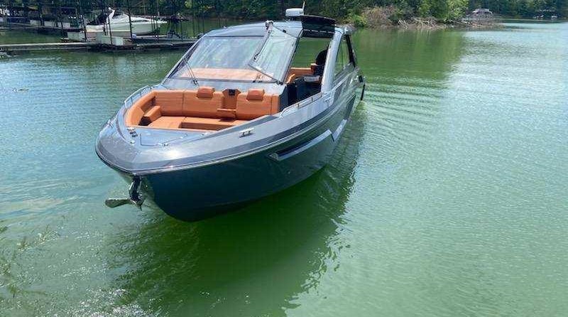 Cruisers Yachts 42 Cantius