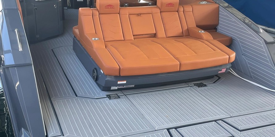 Cruisers Yachts 42 Cantius