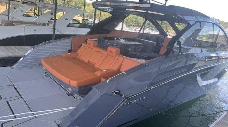 Cruisers Yachts 42 Cantius