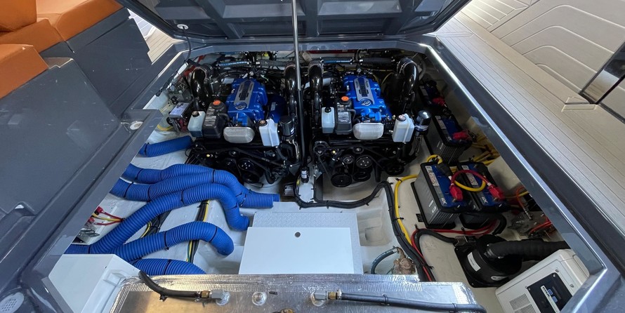 Cruisers Yachts 42 Cantius