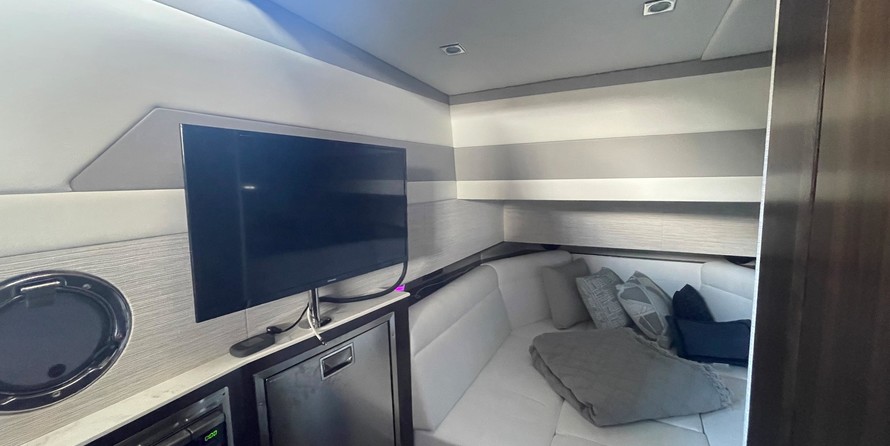 Cruisers Yachts 42 Cantius