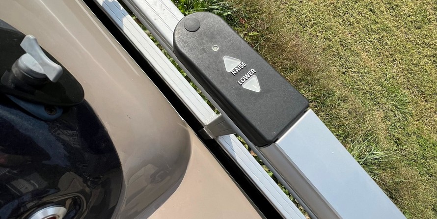 Sun Tracker Fishin Barge 22 DLX