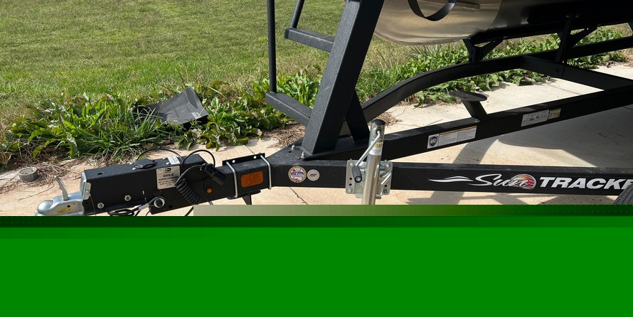 Sun Tracker Fishin Barge 22 DLX