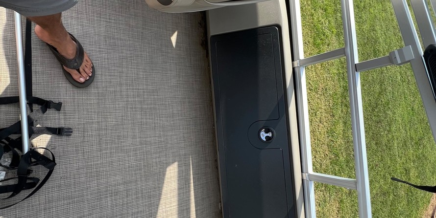 Sun Tracker Fishin Barge 22 DLX