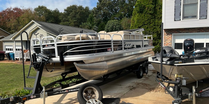 Sun Tracker Fishin Barge 22 DLX