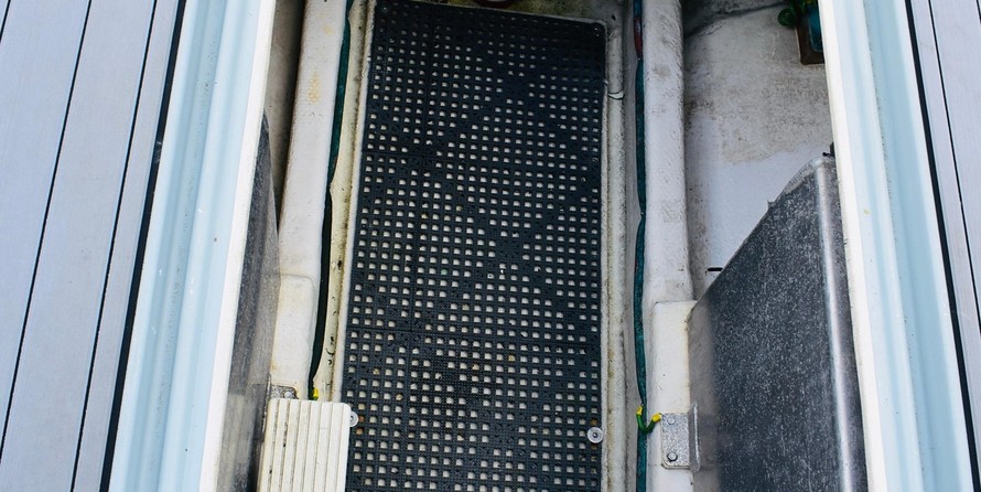 Broward 80 pilot house