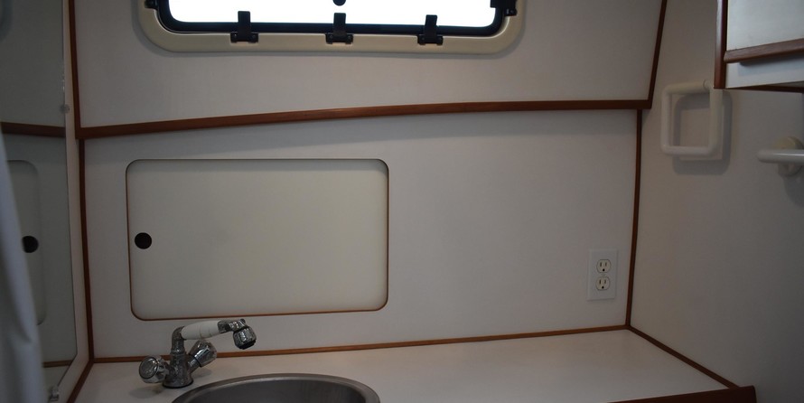 Broward 80 pilot house