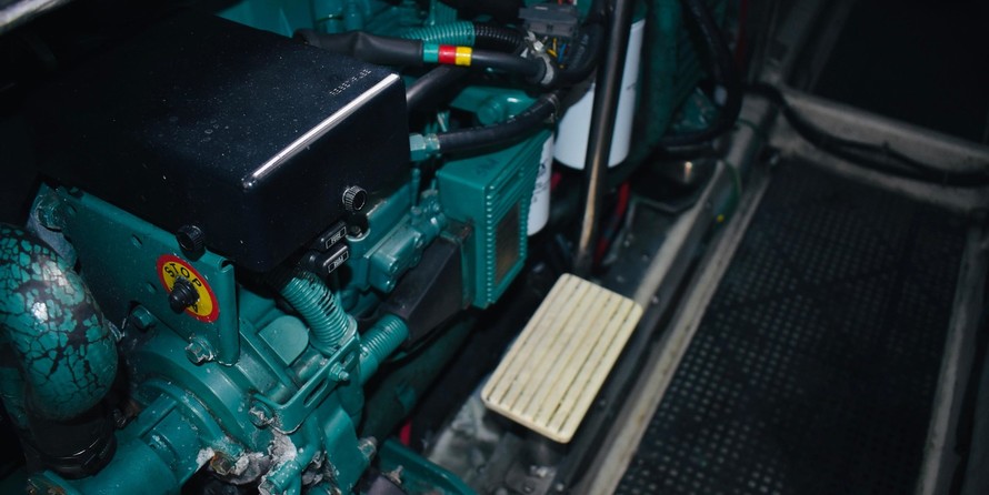 Broward 80 pilot house