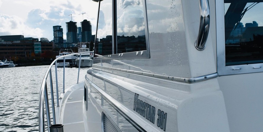 Broward 80 pilot house