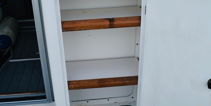 Broward 80 pilot house