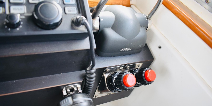 Broward 80 pilot house