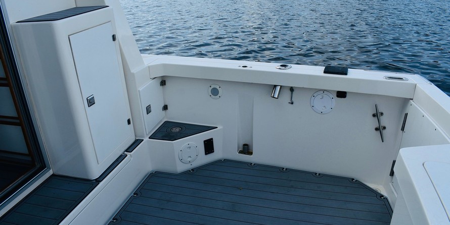 Broward 80 pilot house