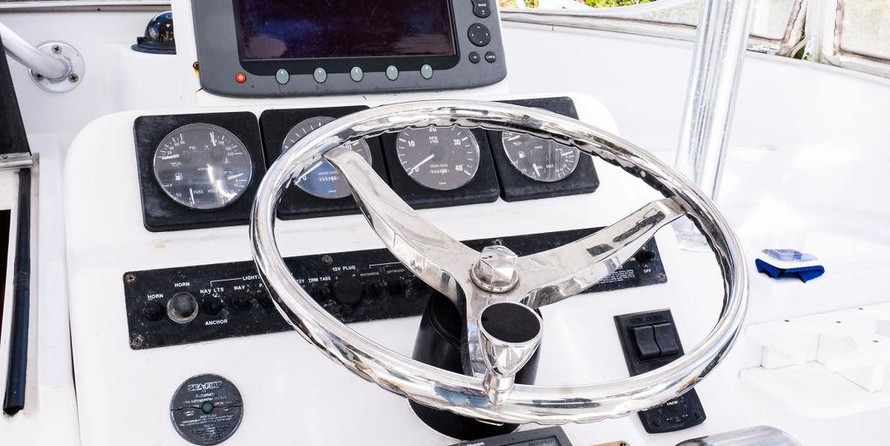 Luhrs 290 open