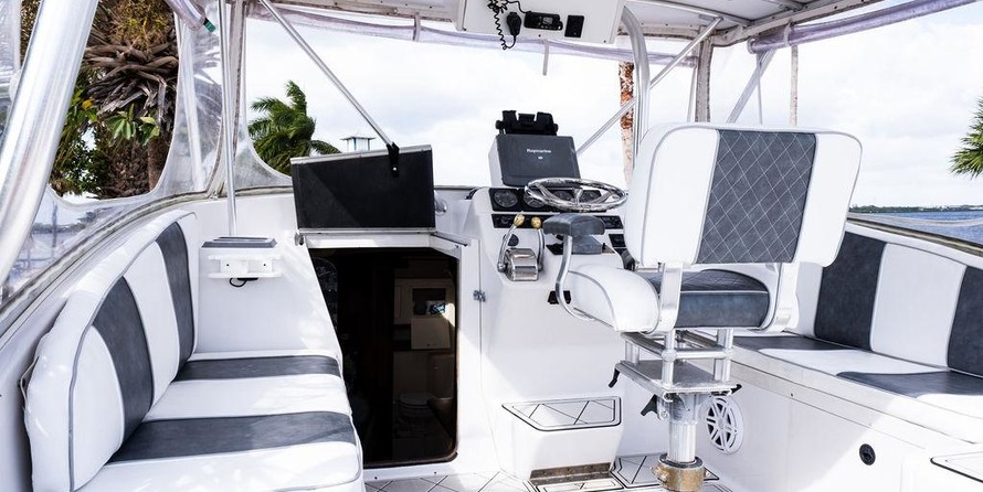 Luhrs 290 open