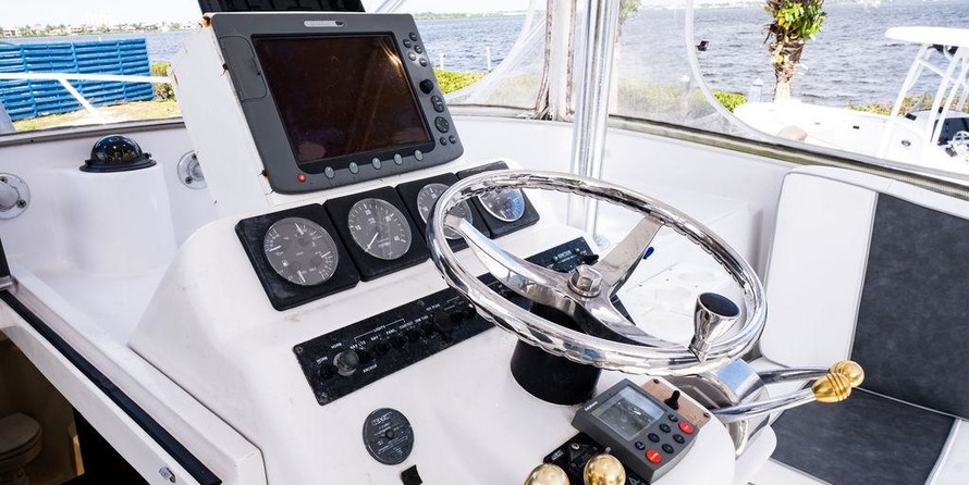 Luhrs 290 open