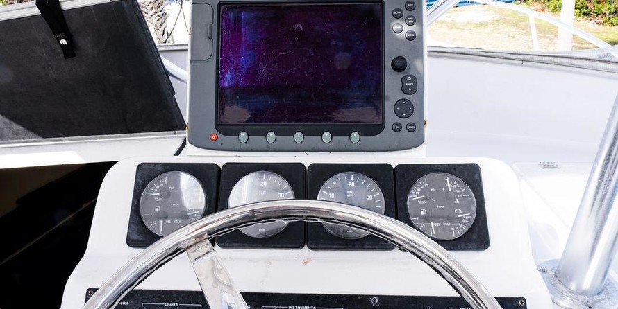 Luhrs 290 open