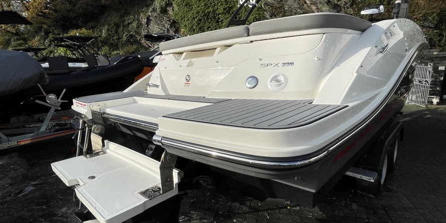 Sea Ray 230 SPX