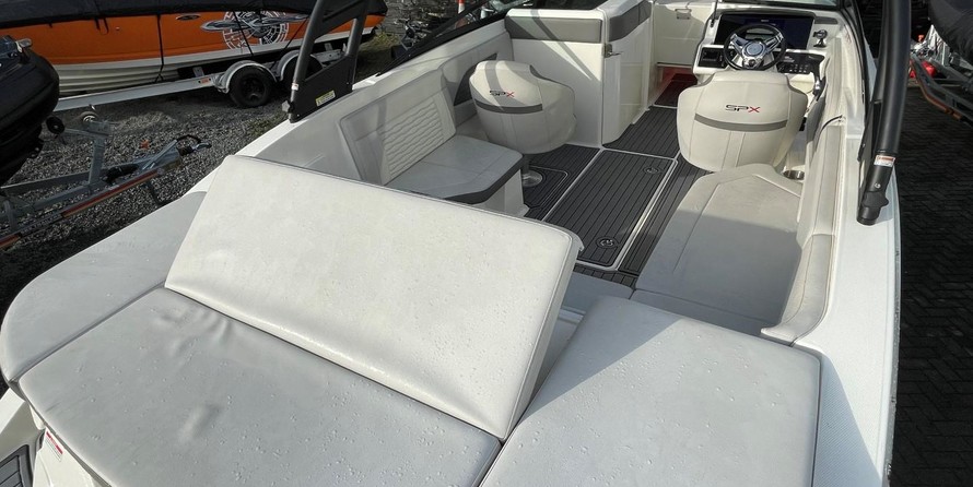 Sea Ray 230 SPX