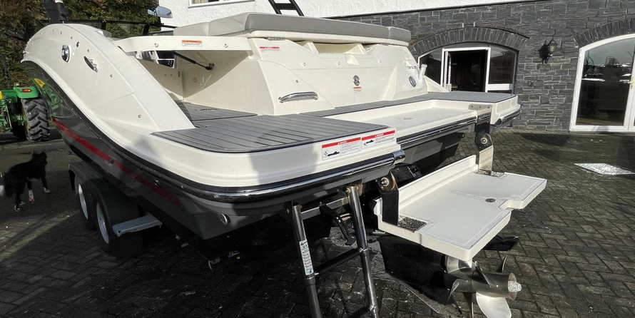 Sea Ray 230 SPX