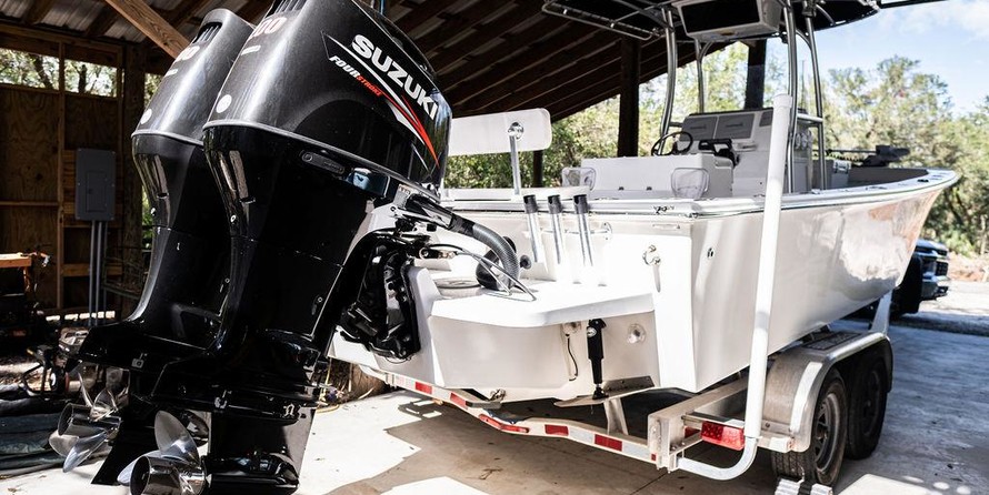 Intrepid 26 center console