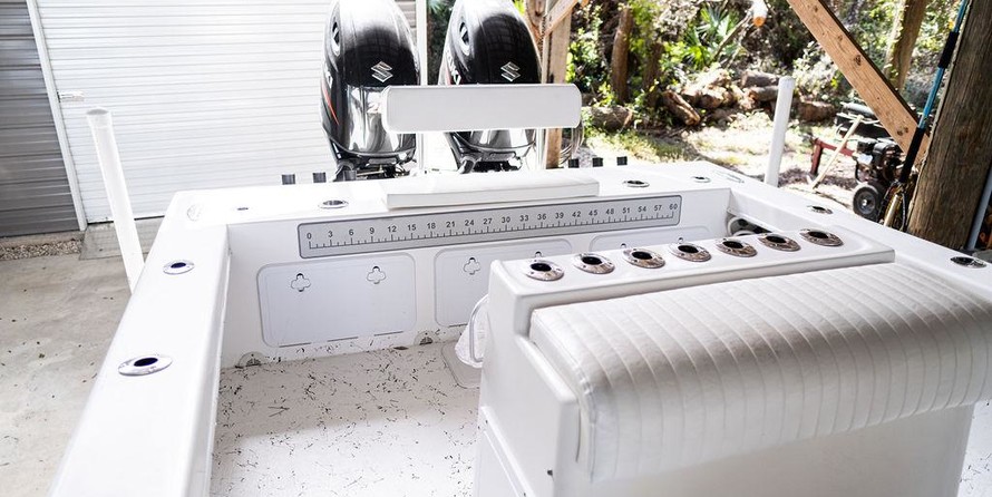 Intrepid 26 center console