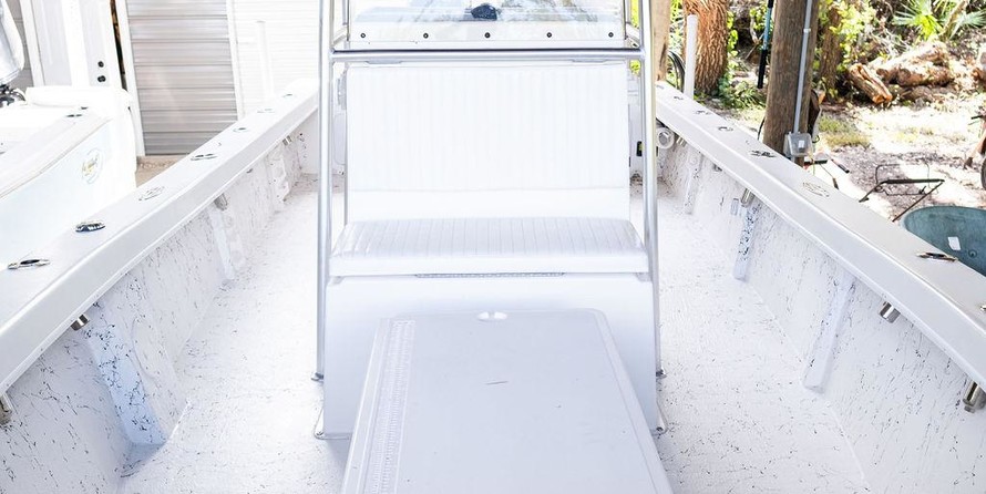 Intrepid 26 center console