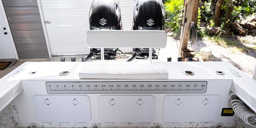 Intrepid 26 center console