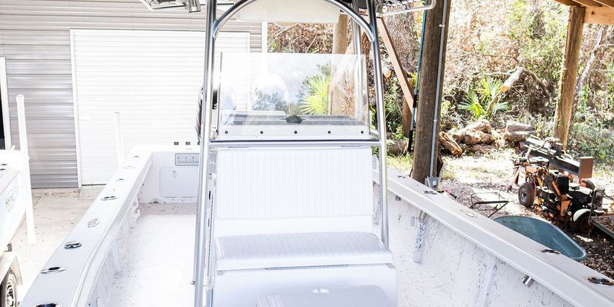 Intrepid 26 center console