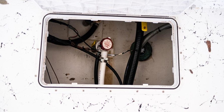 Intrepid 26 center console