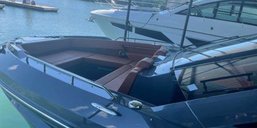 Cruisers Yachts 42 Cantius