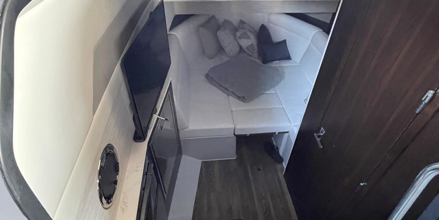 Cruisers Yachts 42 Cantius